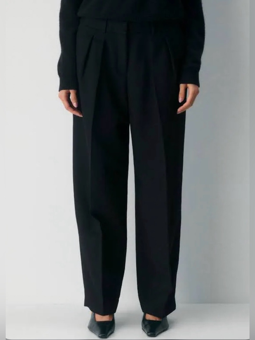 Babaton Casual Trousers, Straight leg, pull on pants, Black